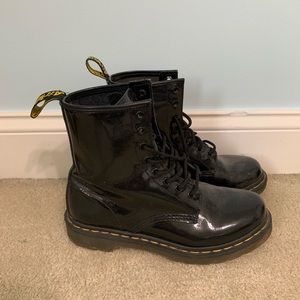 MOLLY DR MARTENS-black patent lamper